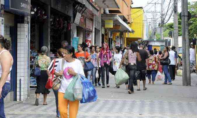 Rua Padre Pedro Pinto: morador de Venda Nova quase no precisa sair da regio(foto: BETO MAGALHES/EM/D.A PRESS 13/12/13 )