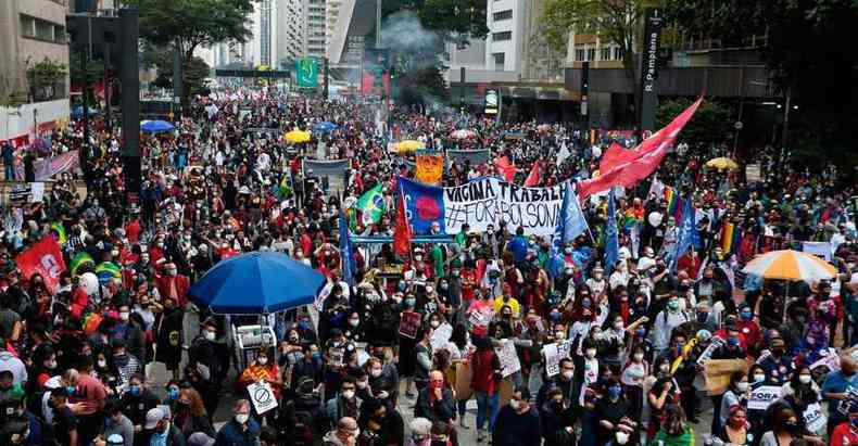 Em So Paulo, a Avenida Paulista foi totalmente ocupada pelo protesto ontem(foto: Paulo Pinto/AFP )