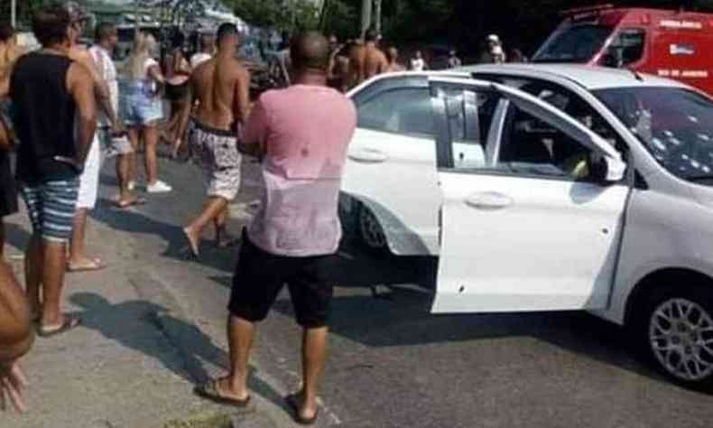 Carro do msico Evaldo Rosa, morto por militares em ao criminosa no Rio de Janeiro