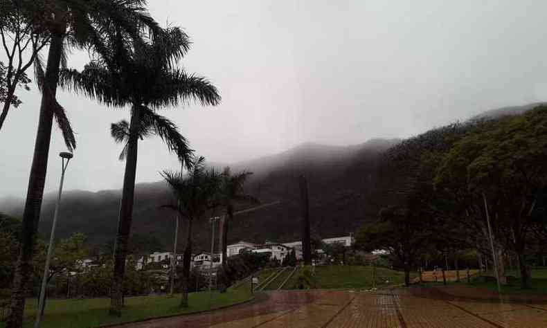 Belo Horizonte registra chuva ininterrupta pelo segundo dia seguido(foto: Jair Amaral/EM/D.A PRESS)