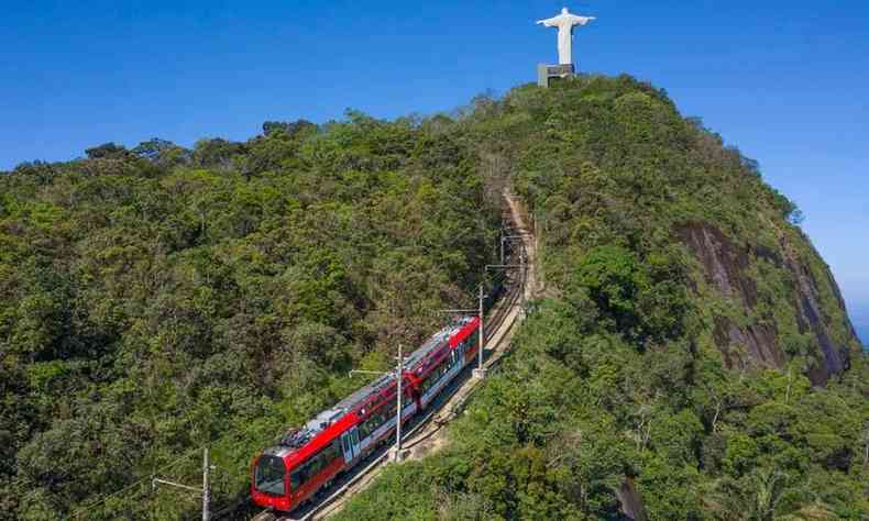 O Trem do Corcovado  o passeio oficial que leva ao Cristo Redentor, no Rio