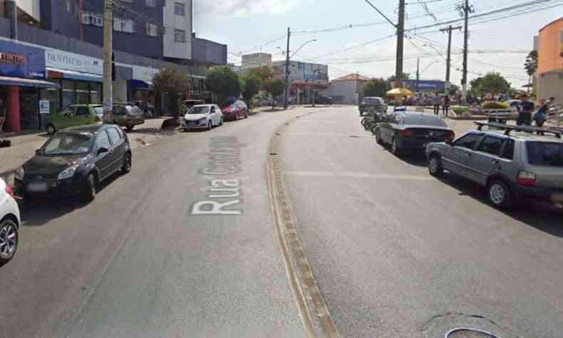 Dupla estava dentro de carro com vrios documentos falsos na Rua Contagem, no Santa Ins(foto: Reproduo/Google Street View)