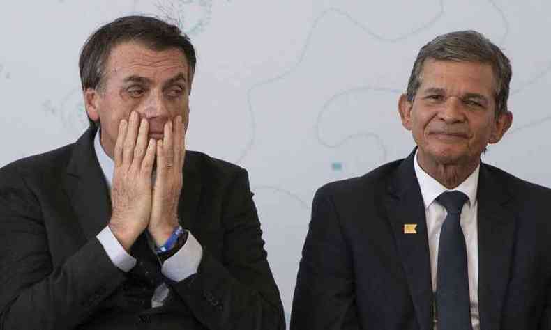 O presidente Jair Bolsonaro com o general Silva Luna, indicado por ele para a presidncia da Petrobras, que negou interferncia nos preos(foto: Mauro Pimentel/AFP - 14/12/18)
