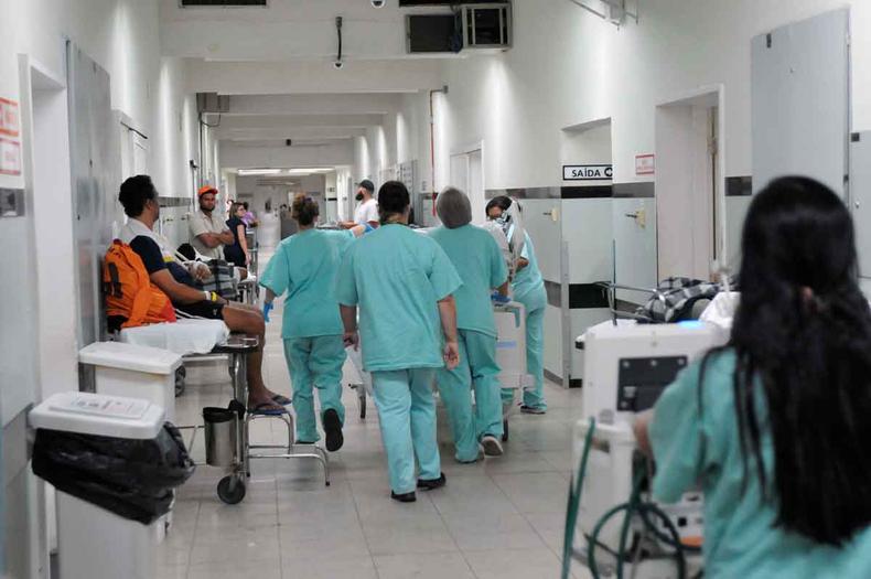 Urgncia em salvar vidas se traduz na agitao constante dos corredores