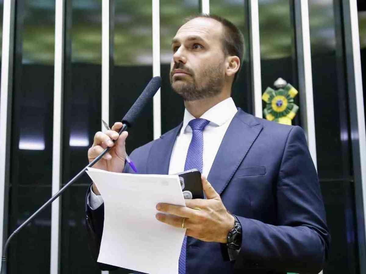 Eduardo Bolsonaro🇧🇷 on X: Eles levantam a bola… daí o PR só corta 🏐   / X