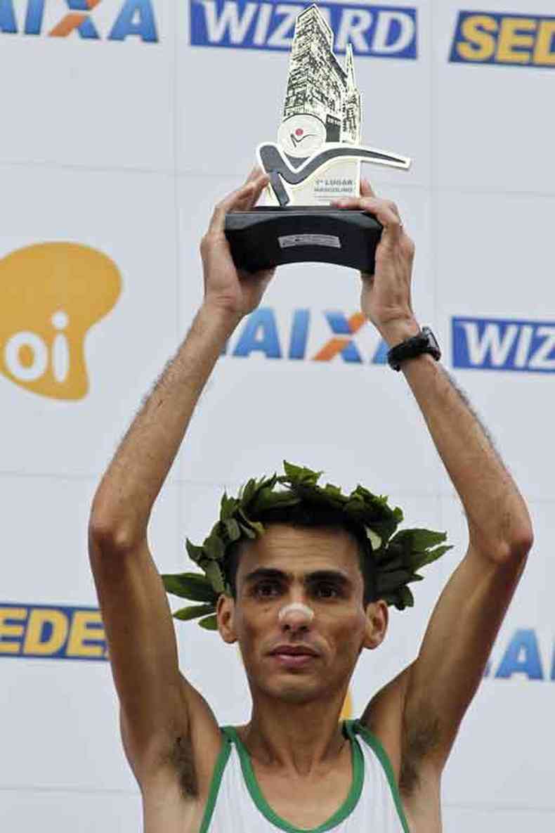 Marlson dos Santos foi o ltimo corredor do pas a vencer a prova nas ruas de So Paulo, em 2010(foto: NELSON ALMEIDA/AFP %u2013 31/12/10)