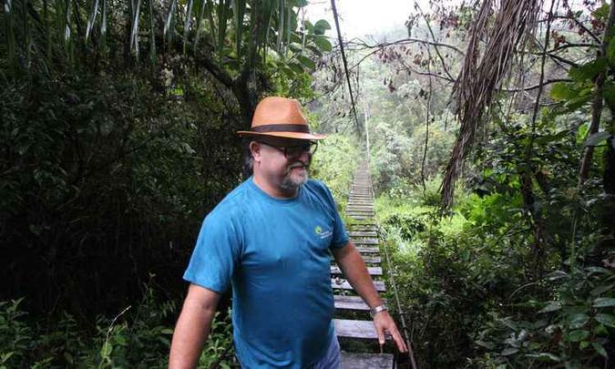 Permitir que animais transponham a área verde (acima) é a meta do professor Baeta Neves(foto: Edésio Ferreira/EM/D.A PRESS) Permitir que animais transponham a área verde (acima) é a meta do professor Baeta Neves(foto: Edésio Ferreira/EM/D.A PRESS)