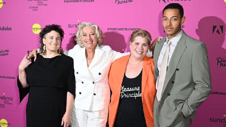 Emma Thompson defende falar abertamente sobre prazer(foto: Getty Images) Sophie Hyde, Emma Thompson, Katy Brand e Daryl McCormack