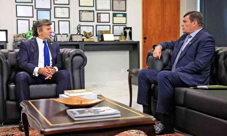 Luiz Fux e o ministro do Exrcito, Paulo Srgio Nogueira, discutiram a crise entre poderes 