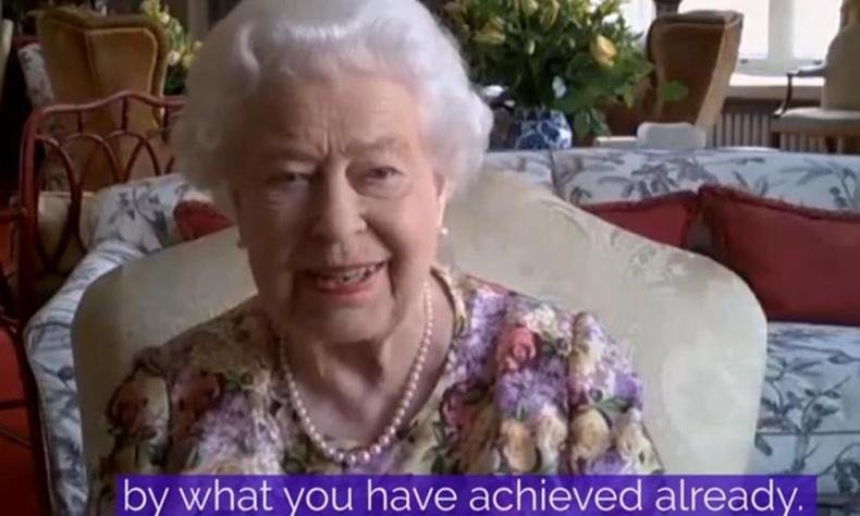 A rainha foi a última a entrar na chamada e a primeira a abandoná-la, como exige a etiqueta real(foto: Palácio de Buckingham/Divulgação/AFP) A rainha foi a última a entrar na chamada e a primeira a abandoná-la, como exige a etiqueta real(foto: Palácio de Buckingham/Divulgação/AFP)