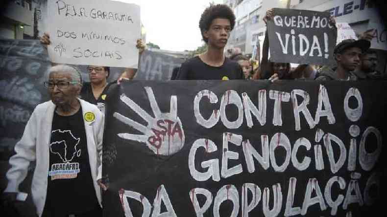 Ativistas protestam contra genocdio da populao negra no Brasil