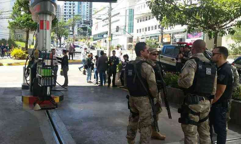 Agentes foram a um posto na Avenida Nossa Senhora do Carmo e no encontraram irregularidades(foto: Jair Amaral/ EM/ D.A Press)