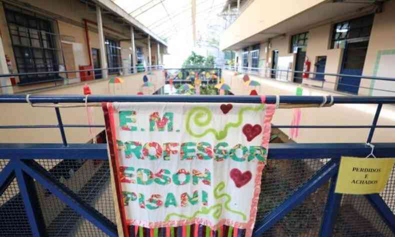 Interior da Escola Municipal Professor Edson Pisani em Belo Horizonte, no Aglomerado da Serra