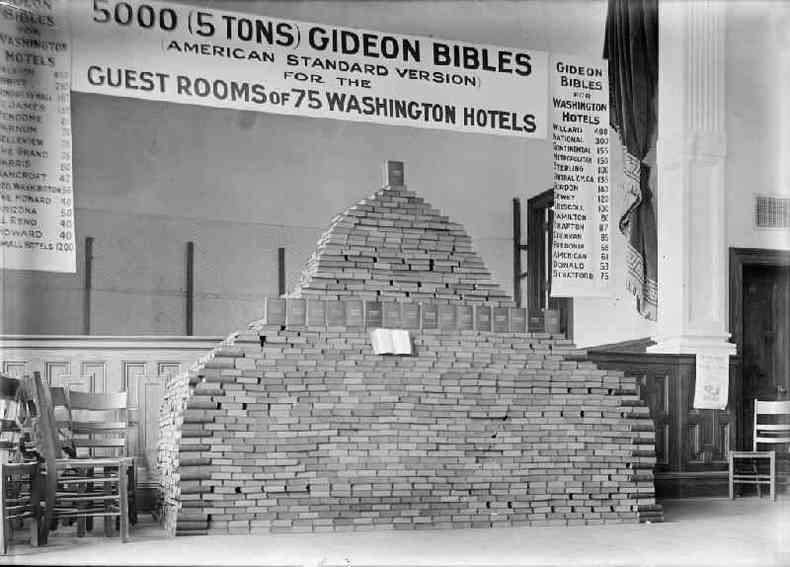 Cinco mil bblias a serem distribudas para quartos de 75 hotis em Washington, nos EUA, em 1913