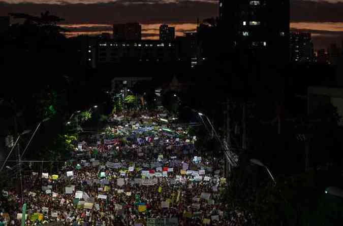 Multido ocupou as ruas de Recife(foto: YASUYOSHI CHIBA / AFP)