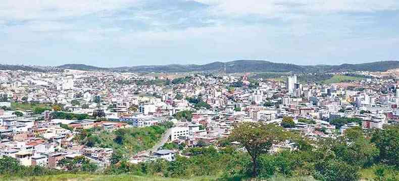 Cidade de Nova Serrana tem mais de 1,7 mil casos confirmados de COVID-19(foto: Jornal O Popular - Nova Serrana)