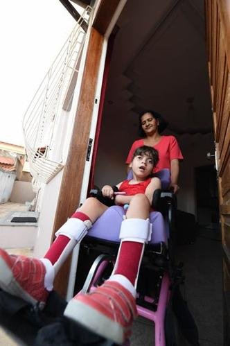 Rosineide precisa sair com a filha, mas se sente insegura s� de pensar que ter� de embarcar em um �nibus(foto: Alexandre Guzansche/EM/DA Press)