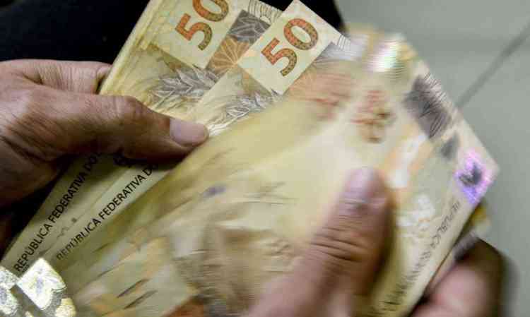 O governo federal atualizou o novo salrio mnimo de 2023 para R$ 1.320