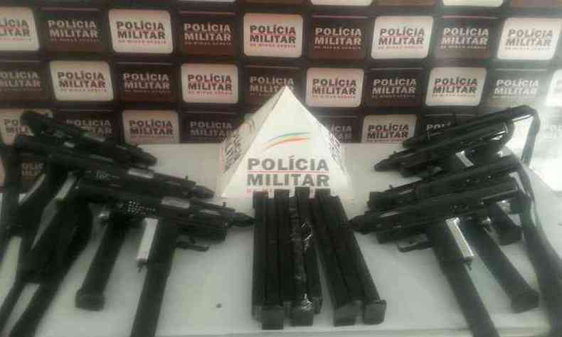 As armas estavam prximas ao eixo de um caminho (foto: Polcia Militar (PM) / Divulgao)