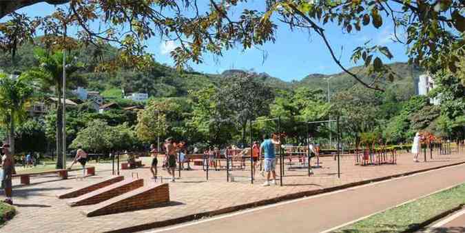 Muita procura, pouca estrutura: Parque JK, no Sion, tem movimento durante toda a semana, mas faltam sanitrios e comrcio mais diversificado. (foto: Paulo Filgueiras/EM/D.A PRESS)