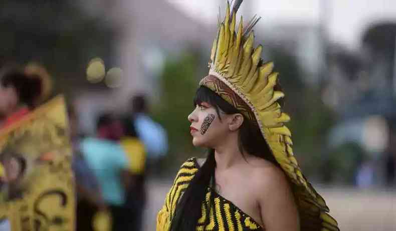 foto mostra a indgena Clia Xacriab