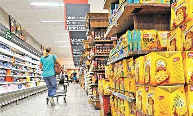 Supermercados preveem crescer 2,8% em 2018, mas admitem rever proje��o, devido a poss�veis efeitos das elei��es(foto: Jair Amaral/EM/D.A Press 6/10/17)