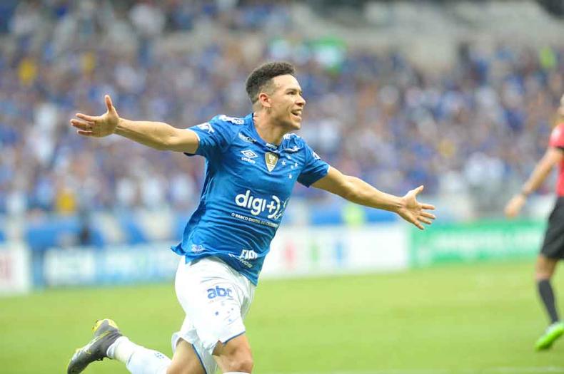 Marquinhos Gabriel celebrou primeira vitória e o primeiro gol marcado no principal clássico de Minas Gerais(foto: Juarez Rodrigues/EM/D.A Press) Marquinhos Gabriel celebrou primeira vitória e o primeiro gol marcado no principal clássico de Minas Gerais(foto: Juarez Rodrigues/EM/D.A Press)