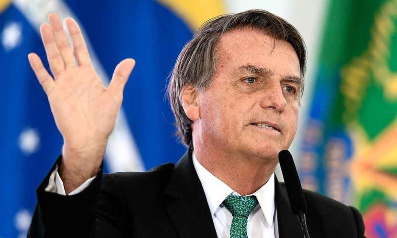 O presidente Jair Bolsonaro prometeu discutir com a equipe econômica reajuste salarial para agentes da Polícia Rodoviária Federal, Polícia Federa e do Departamento Penitenciário Nacional (Depen)(foto: Evaristo Sá/AFP) O presidente da República falou ontem durante evento dos policiais rodoviários