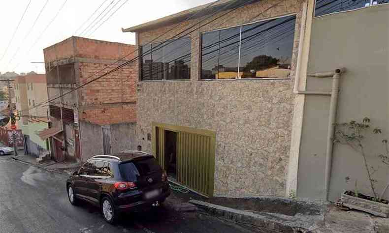 Entrega das drogas era feita pela janela da casa(foto: Reproduo/Google Street View)