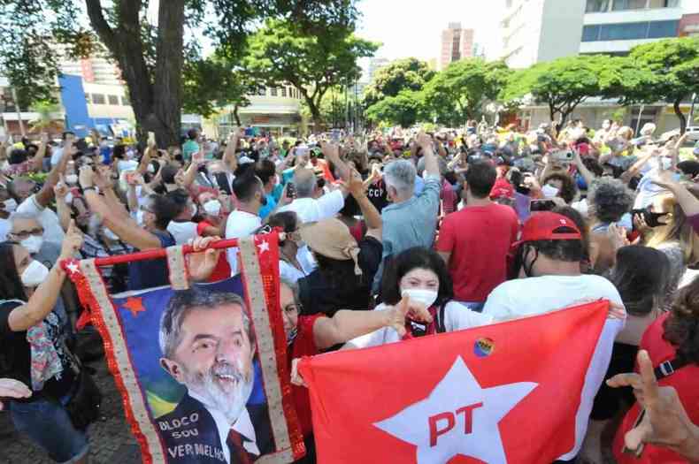 Manifestao pr-Lula na Praa Raul Soares