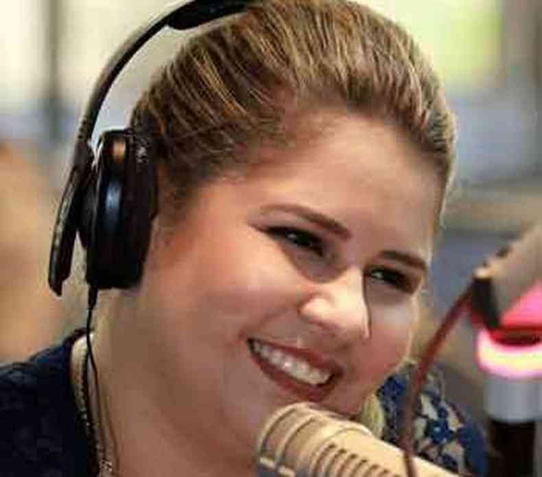Marlia Mendona sorri durante entrevista  Rdio Clube, em Braslia, em 2016 