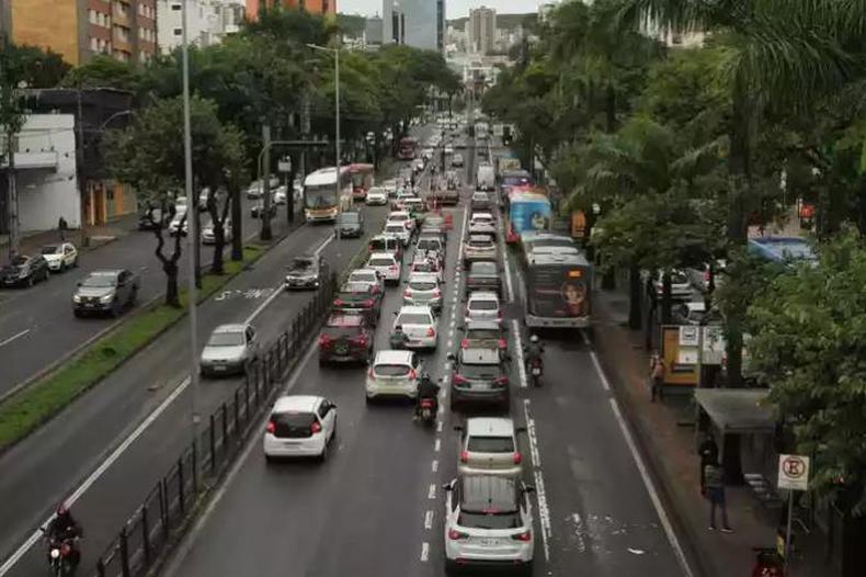 Pista exclusiva Avenida Nossa Senhora do Carmo