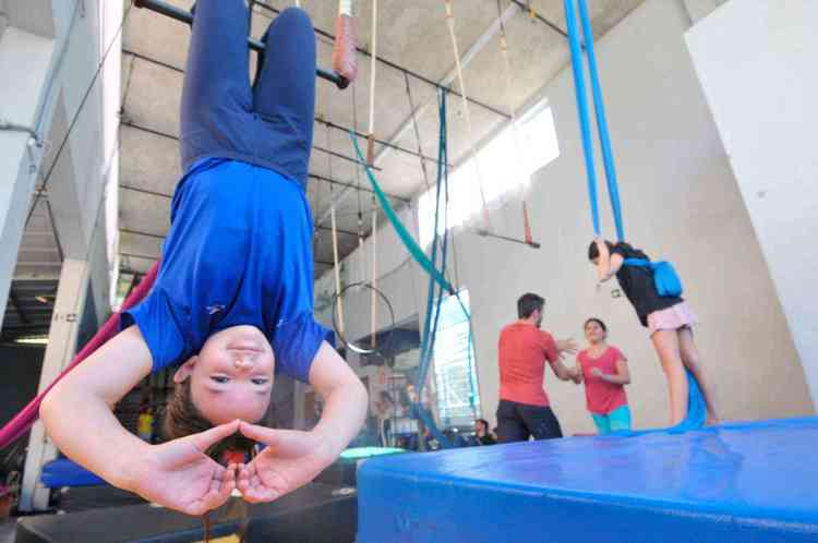 Mariana Penido faz circo h um ano