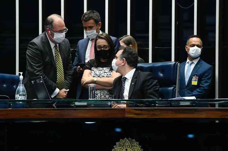 Mesa do Senado: tentativa de retirada do Bolsa-Famllia do teto de gastos, conforme acordo de lderes, foi muito criticada e acabou rejeitada (foto: MARCOS OLIVEIRA/AGNCIA SENADO)
