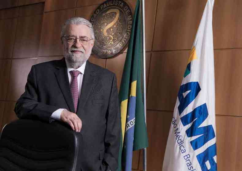 O presidente da Associao Mdica Brasileira, Csar Fernandes, defendeu ainda que a populao respeite o isolamento social (foto: Lailson Santos/Divulgao - 18/1/21)