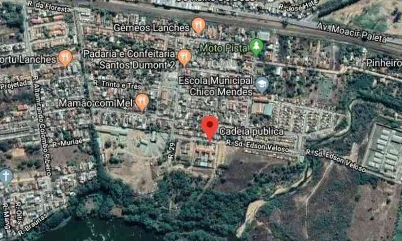 Google Street View/ Reproduo (foto: Morte ocorreu na cadeia pblica de Governador Valadares )