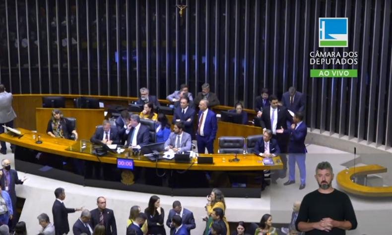 Governo federal é favorável a aprovação do Projeto de Lei 2630/2020; já a oposição argumenta que a proposta é contrária à liberdade de expressão nas redes sociais(foto: Reprodução/TV Câmara) Plenário da Câmara dos Deputados