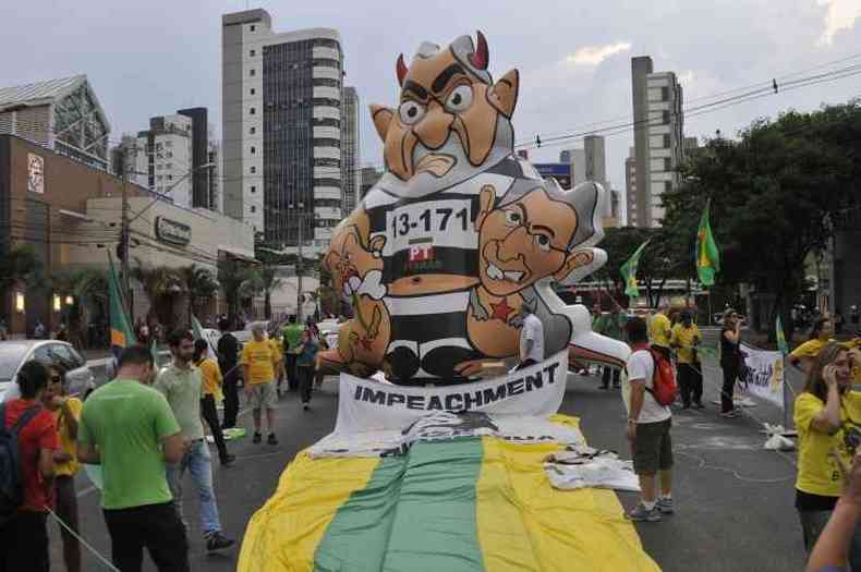 O protesto fechou uma parte da Avenida do Contorno, Regio Centro-Sul de BH(foto: Juarez Rodrigues EM. D.A Press)