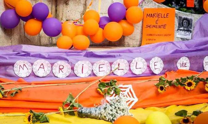 Homenagem a Marielle Franco durante ato público no Rio de Janeiro neste sábado(foto: Reprodução da internet/Facebook/Marcelo Freixo) Homenagem a Marielle Franco durante ato público no Rio de Janeiro neste sábado(foto: Reprodução da internet/Facebook/Marcelo Freixo)