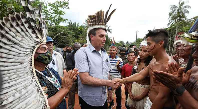 Bolsonaro em visita aos povos Yanomamis em 2021