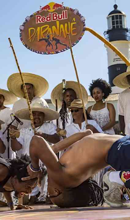 Capoeira movimento AU Red Bull Paranauê