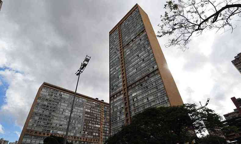 Com 1.086 apartamentos em duas torres tombadas pelo patrimnio cultural da capital mineira, o JK abriga populao superior  de 223 municpios(foto: Gladyston Rodrigues/EM/D.A Press)