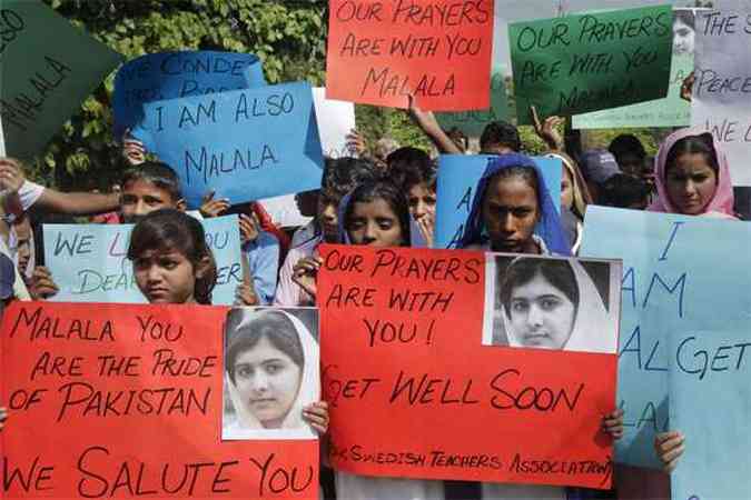 No Paquisto, estudantes protestaram contra o atentado que feriu gravemente a jovem Malala(foto: REUTERS/Mohsin Raza )