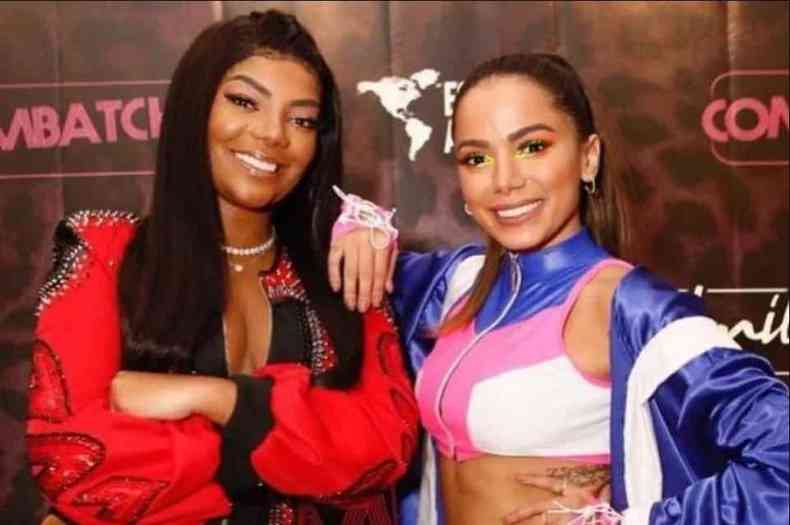 Em foto de arquivo, Ludmilla e Anitta posam juntas e sorriem