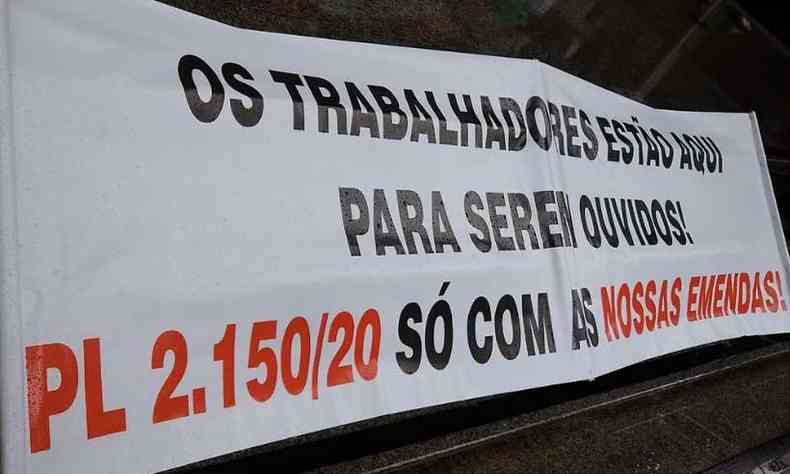 Colaboradores temporrios da Fhemig em manifestao na Assembleia Legislativa de Minas Gerais contra o PL 2150/20(foto: Asthemg/Divulgao)