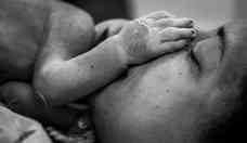 Exposio fotogrfica aborda luto perinatal na semana do Dia das Mes