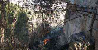 Alguns focos de incndio esto prximos s residncias(foto: Paulo Filgueiras/EM/DA Press)