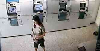 A ltima imagem da tenente, quando ela saa de um banco em Belo Horizonte(foto: Polcia Civil/Divulgao)