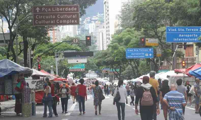 Feira Hippie, na Avenida Afonso Pena, no Centro de Belo Horizonte
