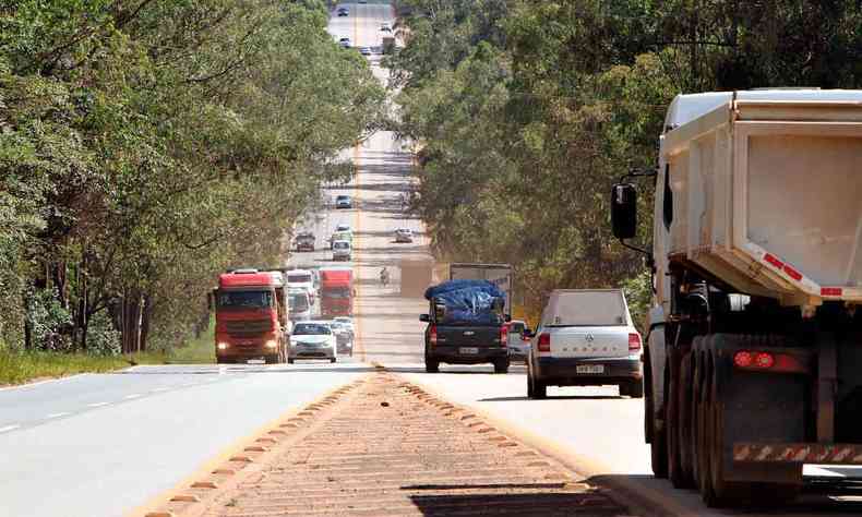 Movimento na BR-040, na sada de BH para o Rio de Janeiro